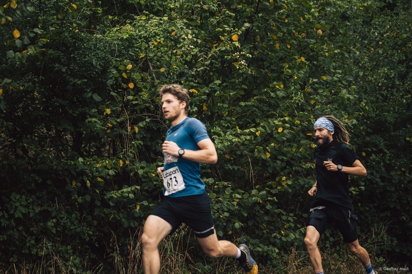 Coureurs lors du départ de la Fontinoise vus de dos